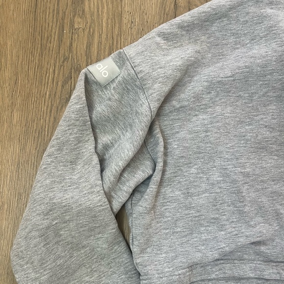 Alo Yoga Cropped Gray Sweater Sz S 3 Button - Picture 4 of 5